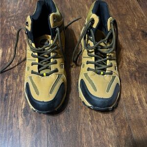 Men's Tan and Black Athletic Shoes